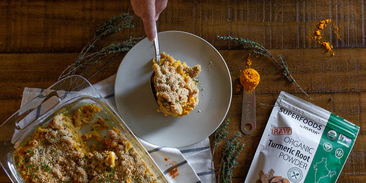 Macarrão com queijo vegano e cúrcuma